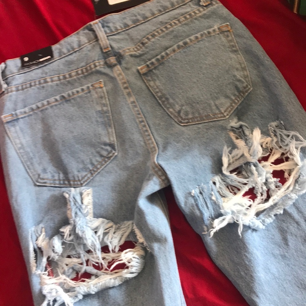 Destressed boyfriend jeans